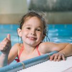 Les bouchons de natation préviennent les infections de l’oreille