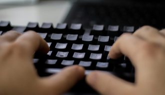 De term 'doofstom': een verouderd begrip met een negatieve lading
