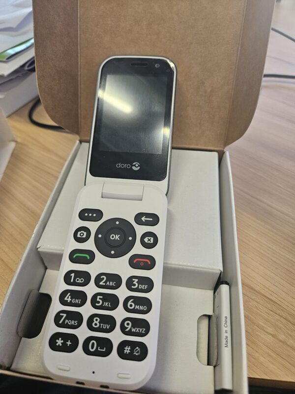 Doro 7080 Simple Flip Phone with WhatsApp and Facebook - Second Chance - Image 2