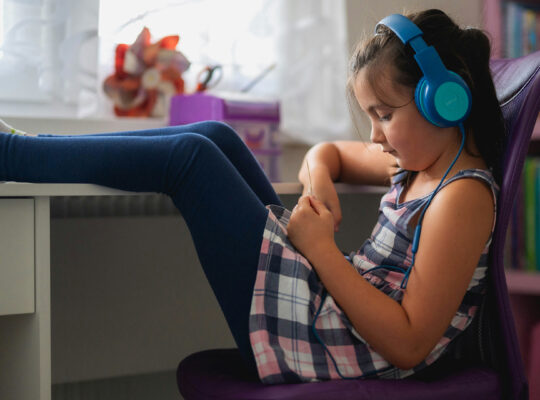 Kinderen en koptelefoons