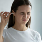 10 ‚gewöhnliche‘ Dinge, die Sie NIEMALS in Ihre Ohren stecken sollten