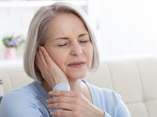 Kulak zarının arkasındaki nem: İşte nasıl elde edileceği (ve ondan nasıl kurtulacağı)