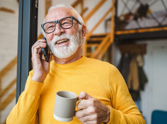 Bellen wanneer je slechthorend bent: tips en oplossingen