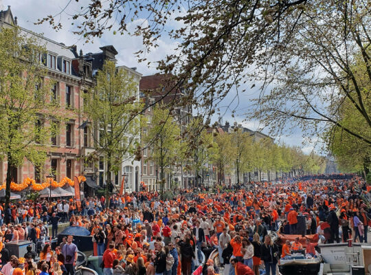 Bescherm je oren op Koningsdag
