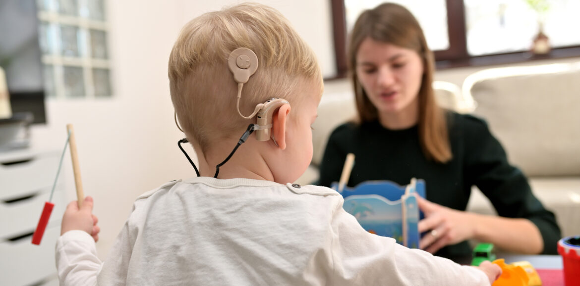 Wanneer helpt een cochleair implantaat bij kinderen?