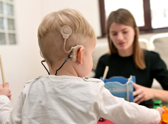 Wanneer helpt een cochleair implantaat bij kinderen?