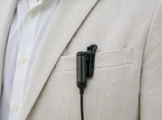 Maak kennis met de compacte en gerichte Phonak iLapel microfoon voor Roger Inspiro
